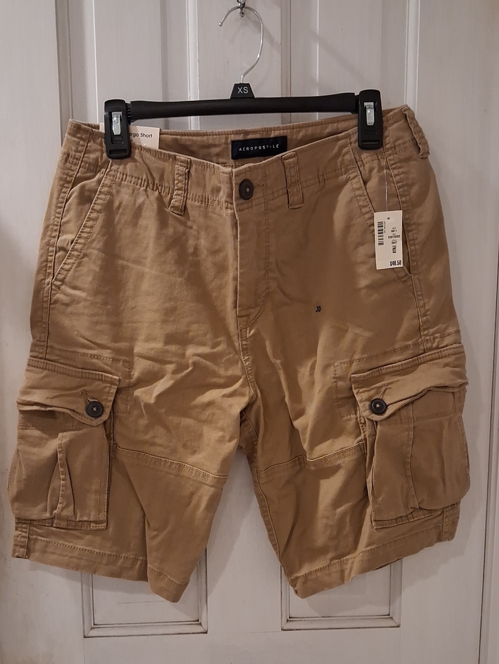 Aeropostale Men's Tan Cargo Shorts with Flap Pockets
